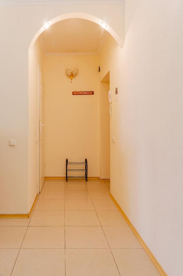 Apartment Triokhsviatytelskaya Street 3 Київ Екстер'єр фото