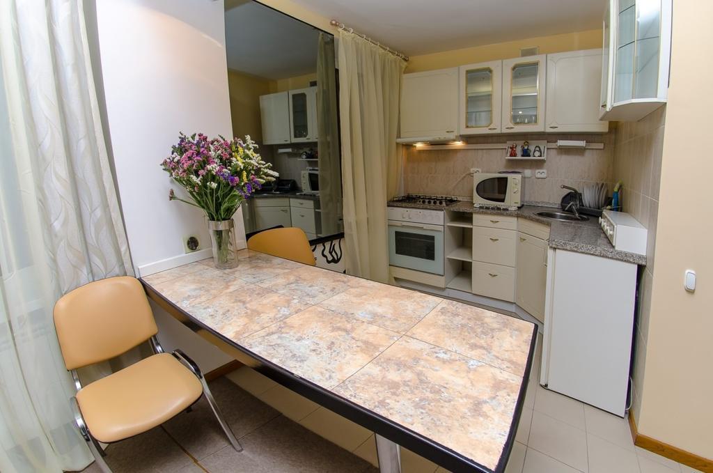 Apartment Triokhsviatytelskaya Street 3 Київ Екстер'єр фото