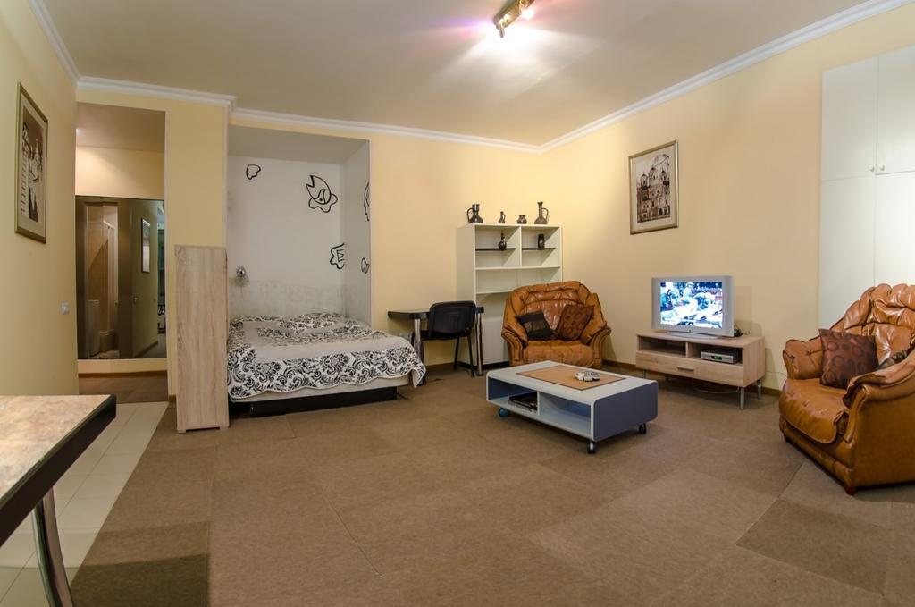 Apartment Triokhsviatytelskaya Street 3 Київ Екстер'єр фото