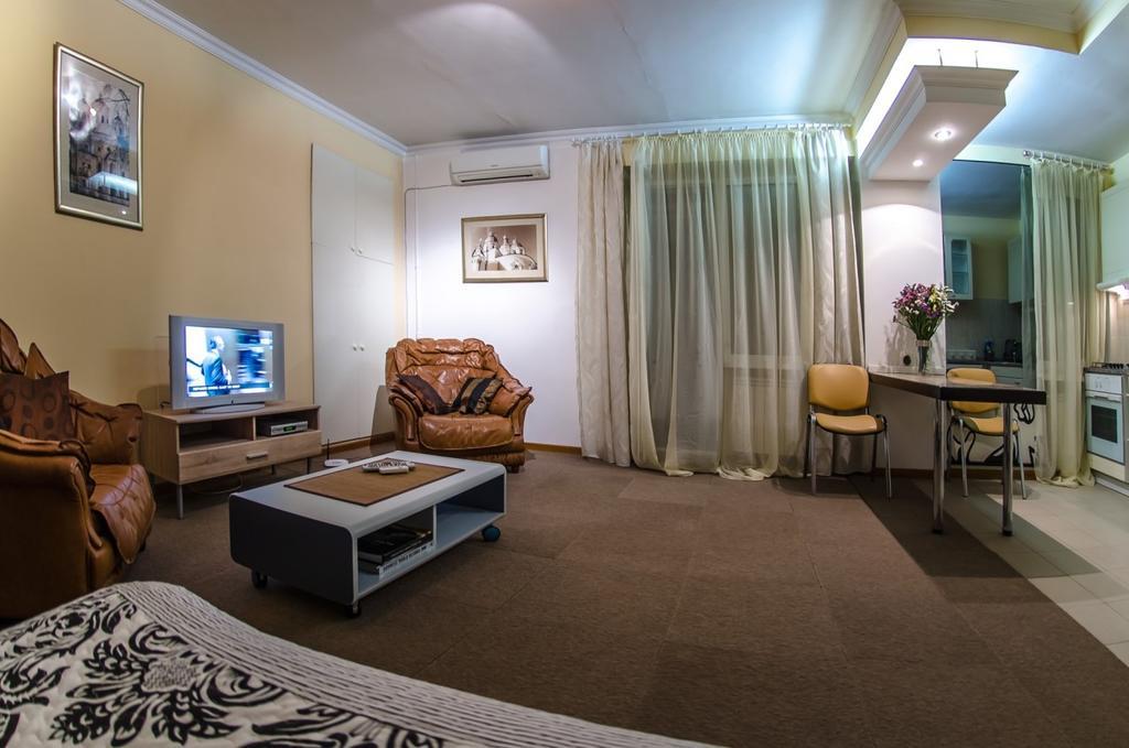 Apartment Triokhsviatytelskaya Street 3 Київ Екстер'єр фото