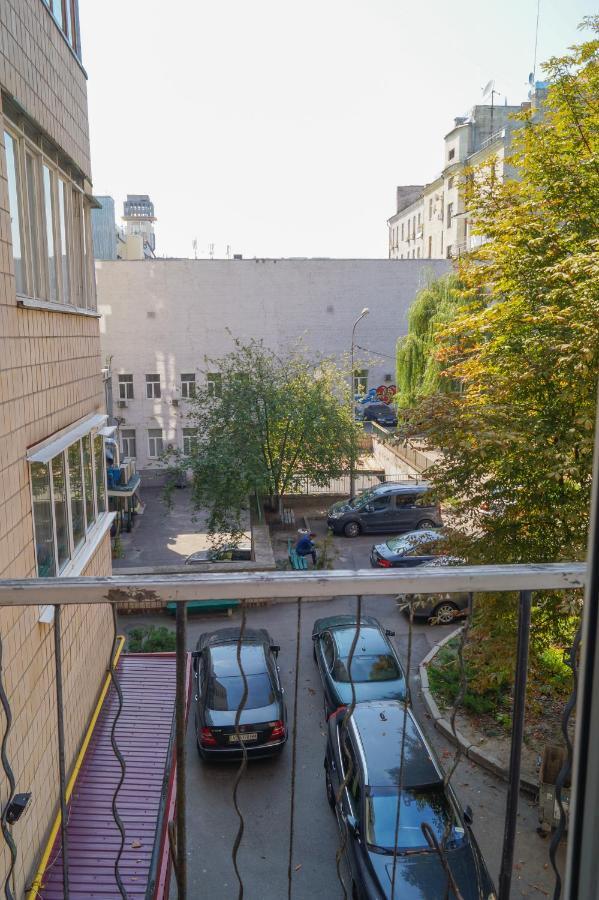 Apartment Triokhsviatytelskaya Street 3 Київ Екстер'єр фото