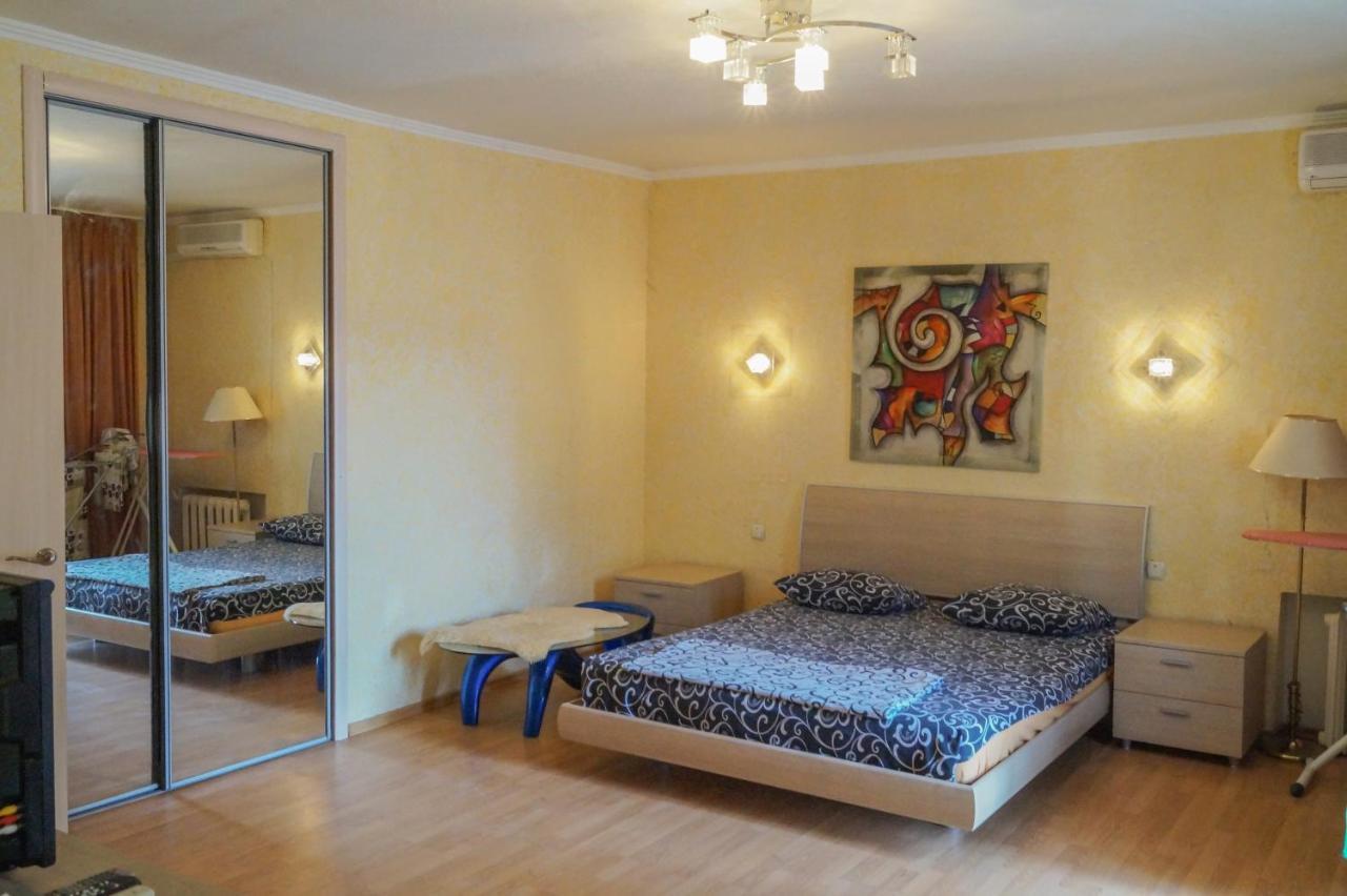 Apartment Triokhsviatytelskaya Street 3 Київ Екстер'єр фото