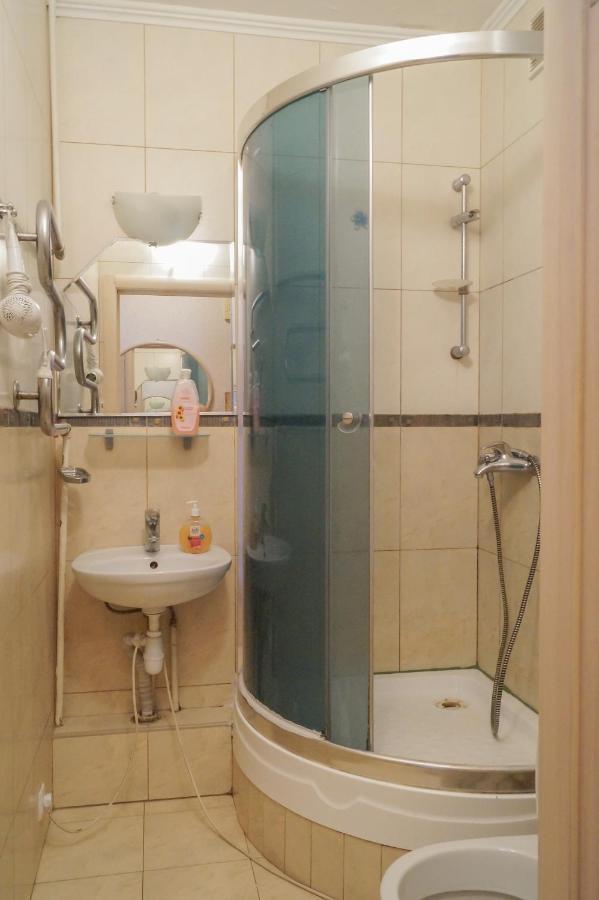 Apartment Triokhsviatytelskaya Street 3 Київ Екстер'єр фото