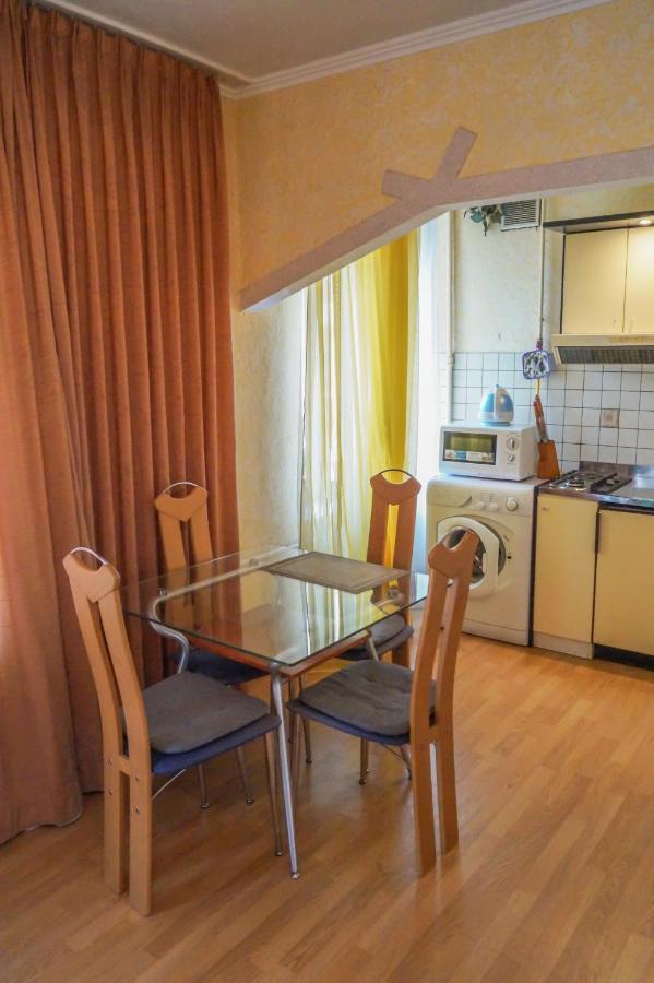 Apartment Triokhsviatytelskaya Street 3 Київ Екстер'єр фото