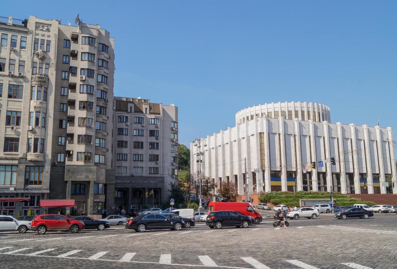 Apartment Triokhsviatytelskaya Street 3 Київ Екстер'єр фото